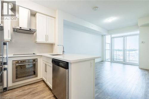 2087 Fairview Street Unit# 504, Burlington, ON - Indoor Photo Showing Kitchen With Upgraded Kitchen