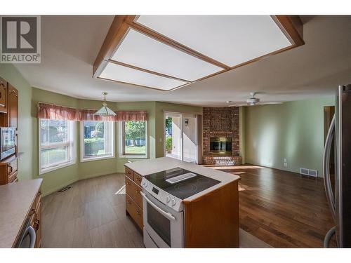 3333 South Main Street Unit# 129, Penticton, BC - Indoor Photo Showing Kitchen