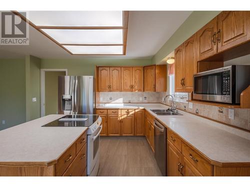 3333 South Main Street Unit# 129, Penticton, BC - Indoor Photo Showing Kitchen With Double Sink