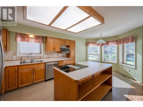 3333 South Main Street Unit# 129, Penticton, BC - Indoor Photo Showing Kitchen With Double Sink