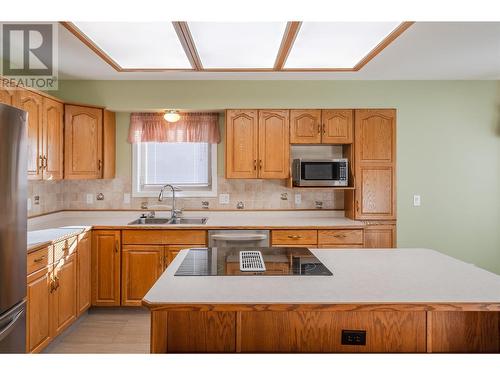 3333 South Main Street Unit# 129, Penticton, BC - Indoor Photo Showing Kitchen With Double Sink