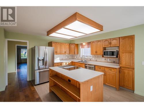 3333 South Main Street Unit# 129, Penticton, BC - Indoor Photo Showing Kitchen With Double Sink