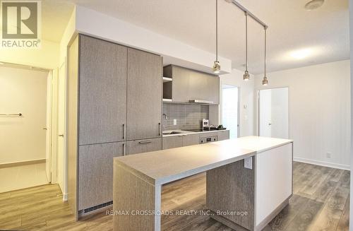 2910 - 100 Harbour Street, Toronto (Waterfront Communities), ON - Indoor Photo Showing Kitchen