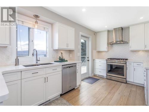 3531 Gates Road, West Kelowna, BC - Indoor Photo Showing Kitchen With Double Sink With Upgraded Kitchen