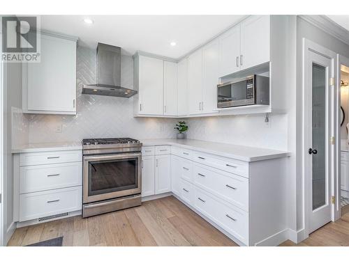 3531 Gates Road, West Kelowna, BC - Indoor Photo Showing Kitchen