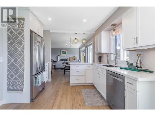 3531 Gates Road, West Kelowna, BC - Indoor Photo Showing Kitchen With Double Sink