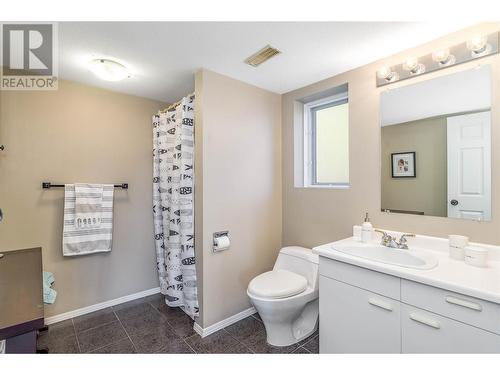 3531 Gates Road, West Kelowna, BC - Indoor Photo Showing Bathroom