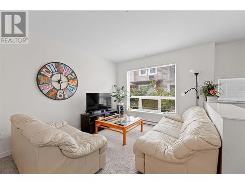 1831 Ambrosi Road Unit# 7 Lot# 17, Kelowna, BC - Indoor Photo Showing Living Room