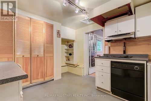 18 Aylesford Drive, Toronto, ON - Indoor Photo Showing Kitchen