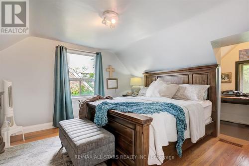 18 Aylesford Drive, Toronto (Birchcliffe-Cliffside), ON - Indoor Photo Showing Bedroom