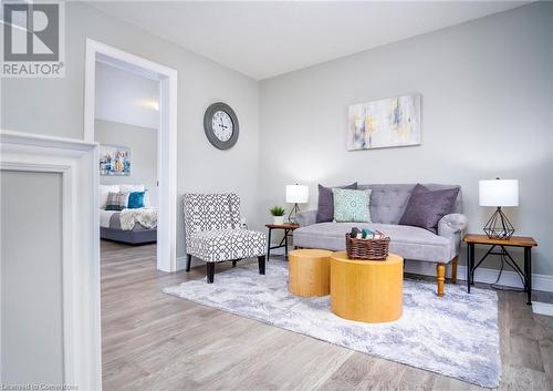 3 Alayche Trail, Welland, ON - Indoor Photo Showing Living Room