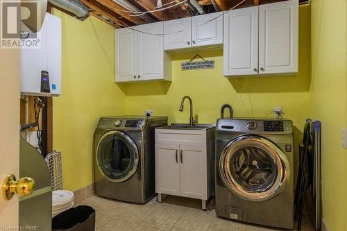 229 Gatestone Drive, Hamilton, ON - Indoor Photo Showing Laundry Room