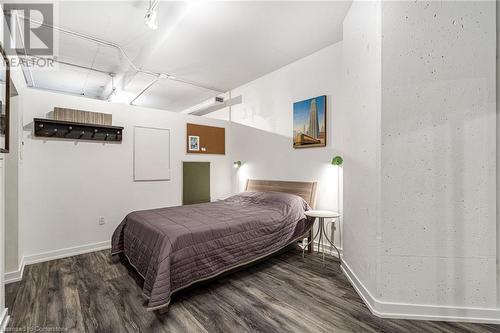 66 Bay Street S Unit# 118, Hamilton, ON - Indoor Photo Showing Bedroom