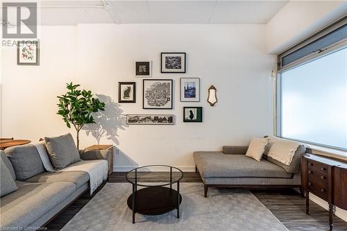 66 Bay Street S Unit# 118, Hamilton, ON - Indoor Photo Showing Living Room