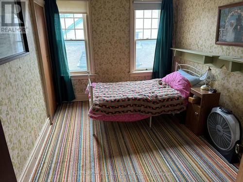 14 James Street, Strathroy-Caradoc (Nw), ON - Indoor Photo Showing Bedroom