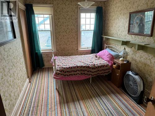 14 James Street, Strathroy-Caradoc (Nw), ON - Indoor Photo Showing Bedroom