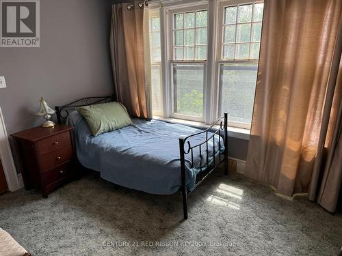 14 James Street, Strathroy-Caradoc (Nw), ON - Indoor Photo Showing Bedroom