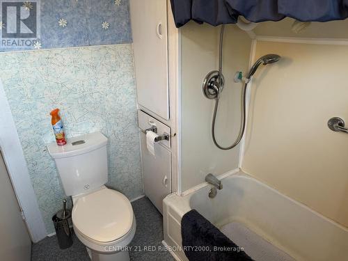 14 James Street, Strathroy-Caradoc (Nw), ON - Indoor Photo Showing Bathroom