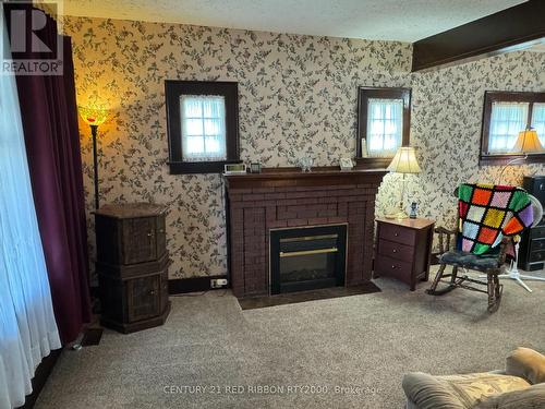 14 James Street, Strathroy-Caradoc (Nw), ON - Indoor With Fireplace