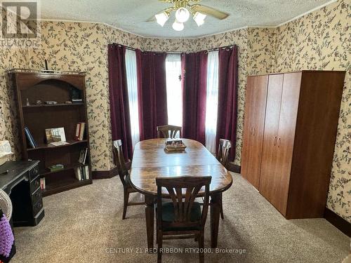 14 James Street, Strathroy-Caradoc (Nw), ON - Indoor Photo Showing Dining Room