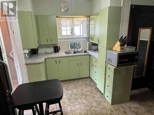 14 James Street, Strathroy-Caradoc (Nw), ON - Indoor Photo Showing Kitchen With Double Sink