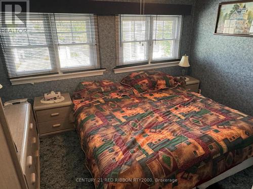 14 James Street, Strathroy-Caradoc (Nw), ON - Indoor Photo Showing Bedroom