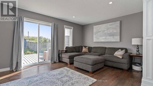 18 Leesboro Trail, Thames Centre (Thorndale), ON - Indoor Photo Showing Living Room