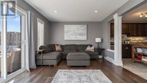 18 Leesboro Trail, Thames Centre (Thorndale), ON - Indoor Photo Showing Living Room