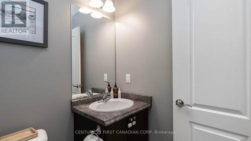 18 Leesboro Trail, Thames Centre (Thorndale), ON - Indoor Photo Showing Bathroom