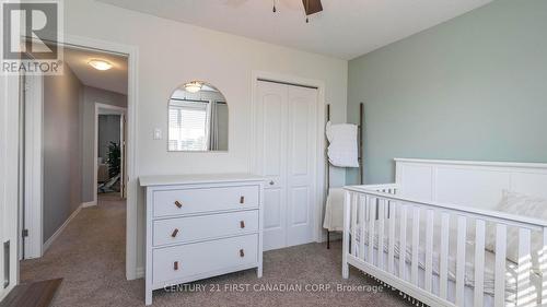 18 Leesboro Trail, Thames Centre (Thorndale), ON - Indoor Photo Showing Bedroom