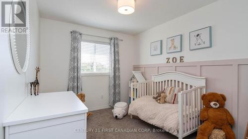 18 Leesboro Trail, Thames Centre (Thorndale), ON - Indoor Photo Showing Bedroom