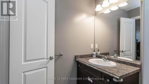 18 Leesboro Trail, Thames Centre (Thorndale), ON - Indoor Photo Showing Bathroom