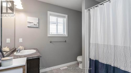 18 Leesboro Trail, Thames Centre (Thorndale), ON - Indoor Photo Showing Bathroom