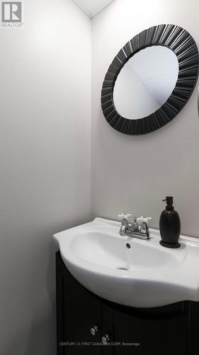 18 Leesboro Trail, Thames Centre (Thorndale), ON - Indoor Photo Showing Bathroom