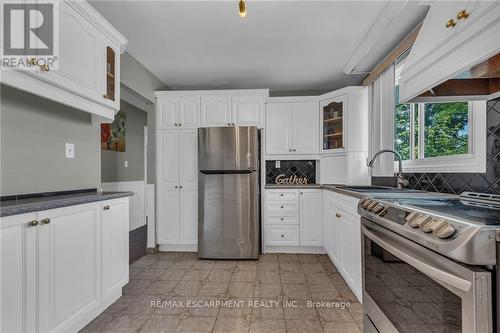 14 Par Place, Hamilton, ON - Indoor Photo Showing Kitchen