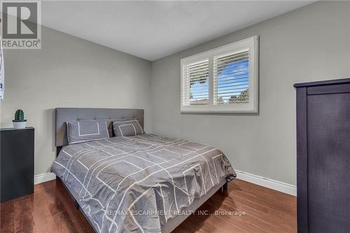 14 Par Place, Hamilton, ON - Indoor Photo Showing Bedroom