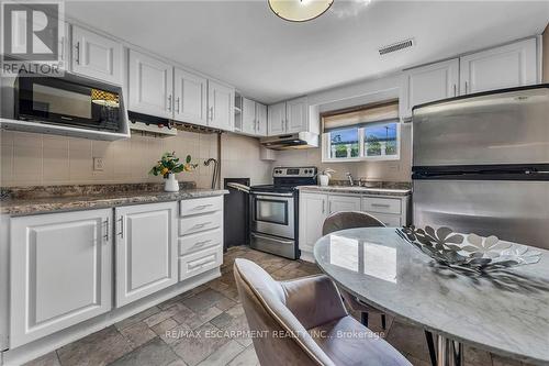 14 Par Place, Hamilton, ON - Indoor Photo Showing Kitchen