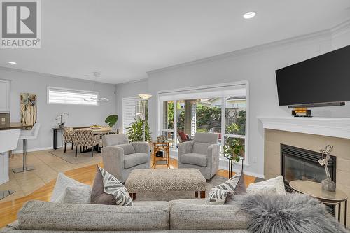 665 Cook Road Unit# 343, Kelowna, BC - Indoor Photo Showing Living Room With Fireplace