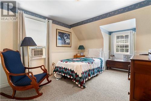 256 Main Street W, Grimsby, ON - Indoor Photo Showing Bedroom