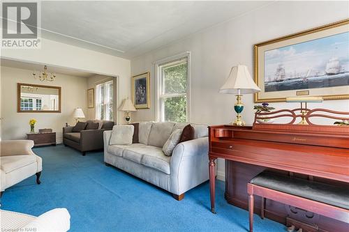 256 Main Street W, Grimsby, ON - Indoor Photo Showing Living Room