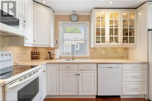 256 Main Street W, Grimsby, ON - Indoor Photo Showing Kitchen