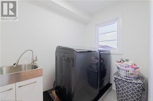 6 Cristallina Drive, Thorold, ON - Indoor Photo Showing Laundry Room