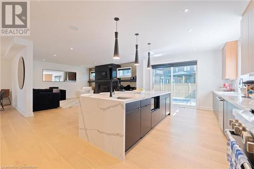 6 Cristallina Drive, Thorold, ON - Indoor Photo Showing Kitchen