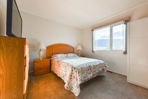 13-3096 South Main Street, Penticton, BC - Indoor Photo Showing Bedroom