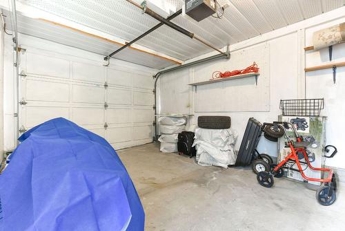 13-3096 South Main Street, Penticton, BC - Indoor Photo Showing Garage