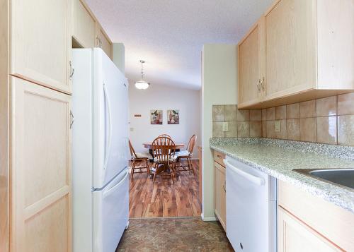 13-3096 South Main Street, Penticton, BC - Indoor Photo Showing Kitchen