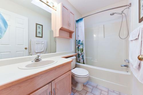 13-3096 South Main Street, Penticton, BC - Indoor Photo Showing Bathroom