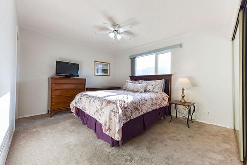 13-3096 South Main Street, Penticton, BC - Indoor Photo Showing Bedroom