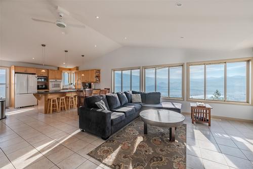 409 Patten Road, Oliver, BC - Indoor Photo Showing Living Room