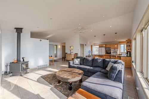 409 Patten Road, Oliver, BC - Indoor Photo Showing Living Room